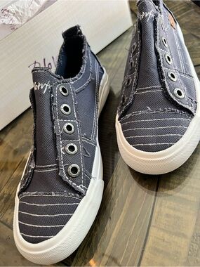 New! Blowfish Slip-On Sneakers 6.5